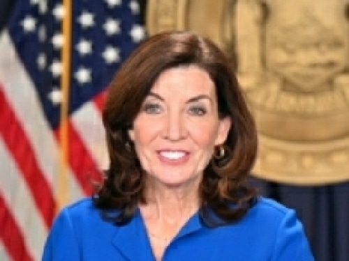 Gov. Hochul pushing for smartphone restrictions in schools