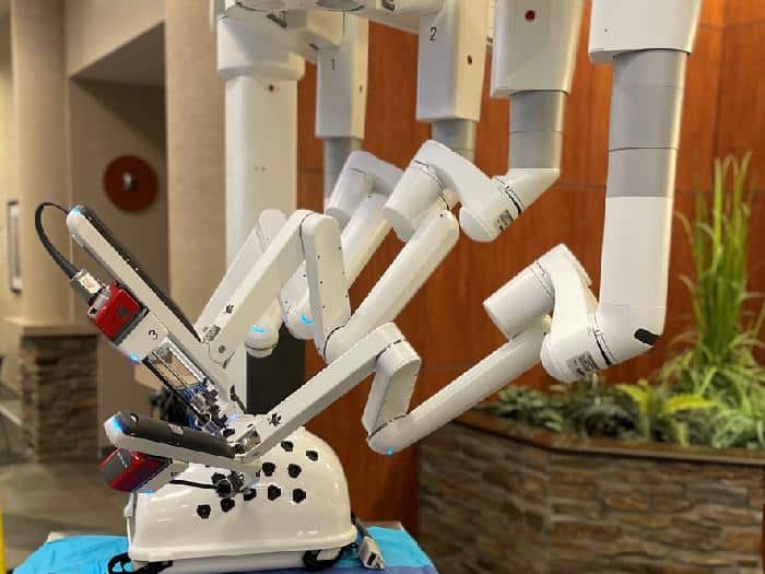 Guthrie Corning Hospital unveils surgical robot for complex prodecures with precision