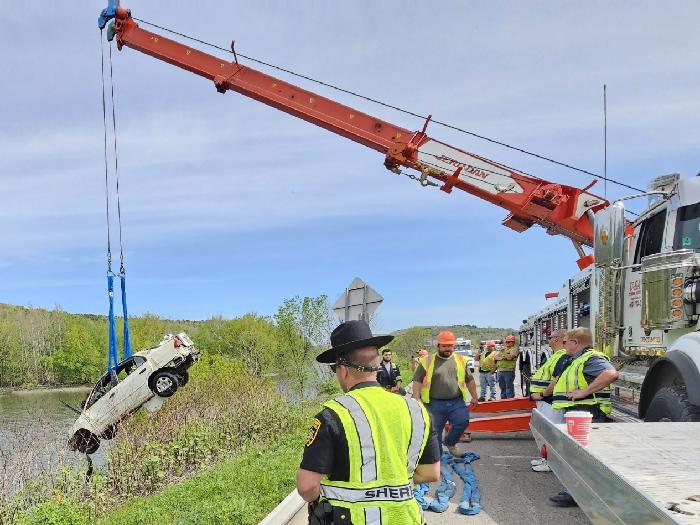 Broome sheriff’s office extracts vehicle from river after I-88 accident
