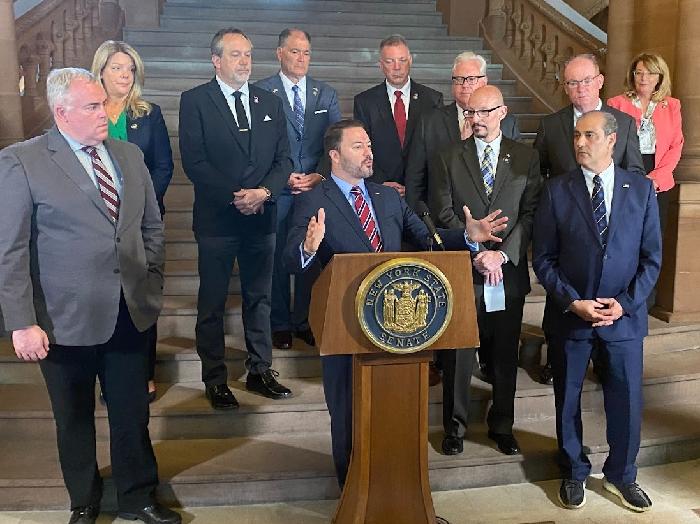 Tioga, Chemung Sen. O’Mara urge DiNapoli to keep eyes on Hochul’s migrant crisis