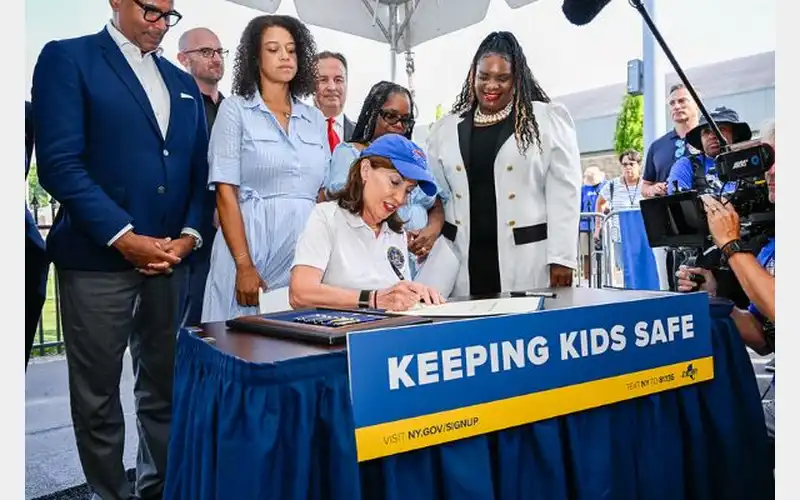 Hochul signs bill requiring schools to have cardiac emergency response plan