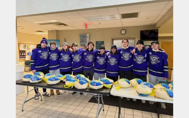 Elmira Aviators hand out turkeys to families in need