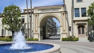 Trump admin signals support for Paramount bid as Warner Bros. considers sale