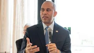 Key Democratic Socialists group declines Ossé endorsement against Jeffries