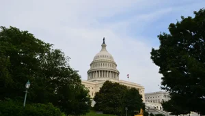 ​​Americans don’t trust feds in K-12 decisions, survey shows