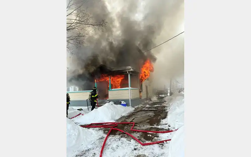 Fire destroys apartment house in Endicott